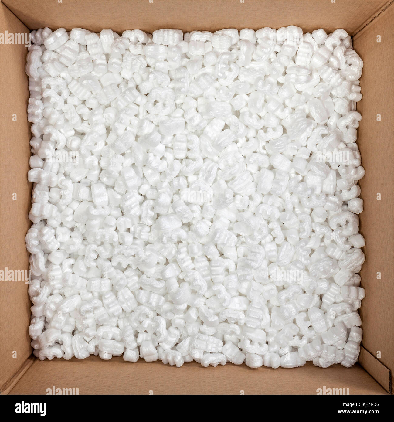 Emballage boîte en polystyrène à l'intérieur d'arachides Banque D'Images