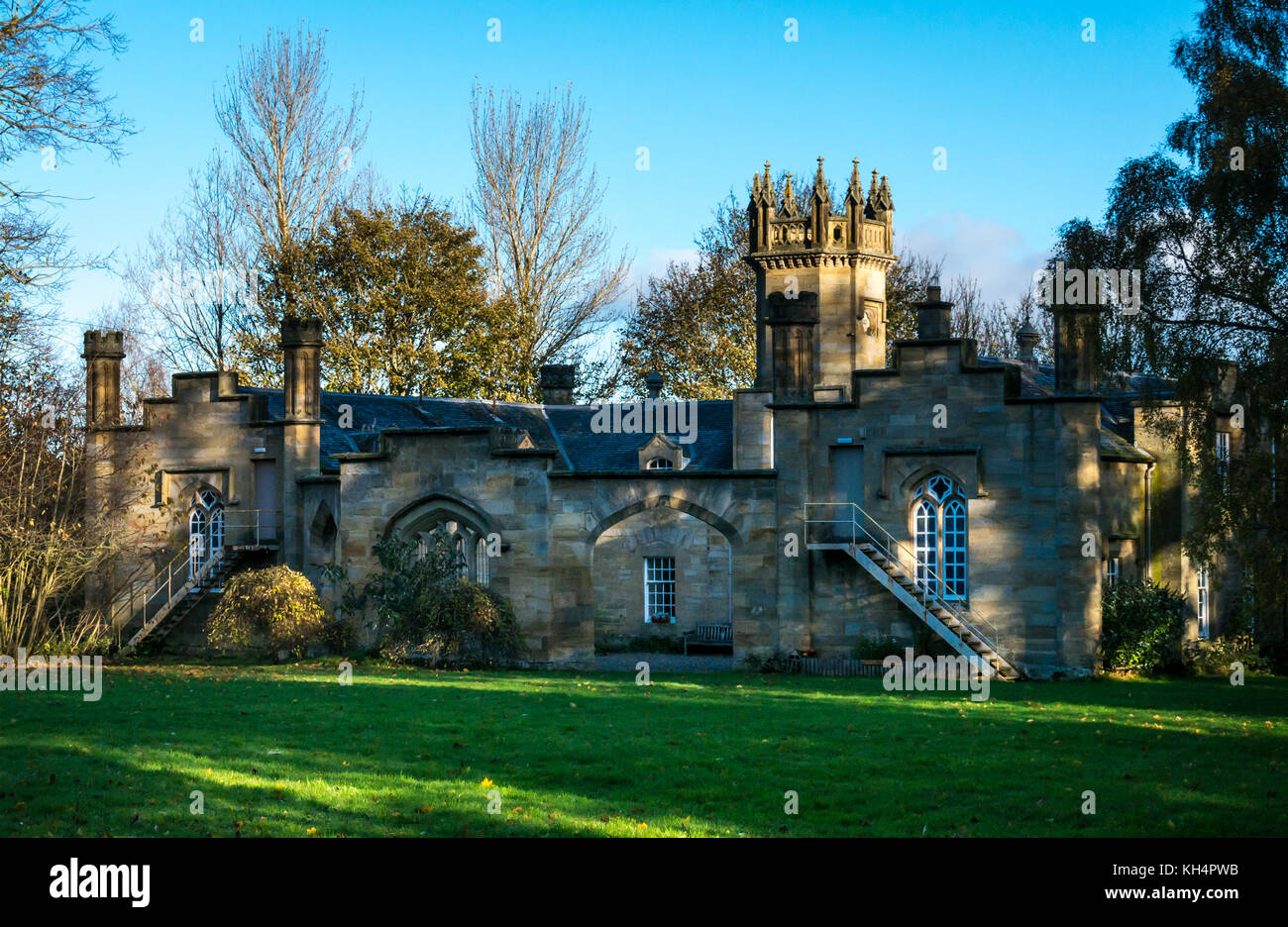 Victorian style baronial écossais bloc stable avec un tour, Vogrie Country Park, Midlothian, Ecosse, UK, maintenant Brownie House, Centre de Guides Banque D'Images