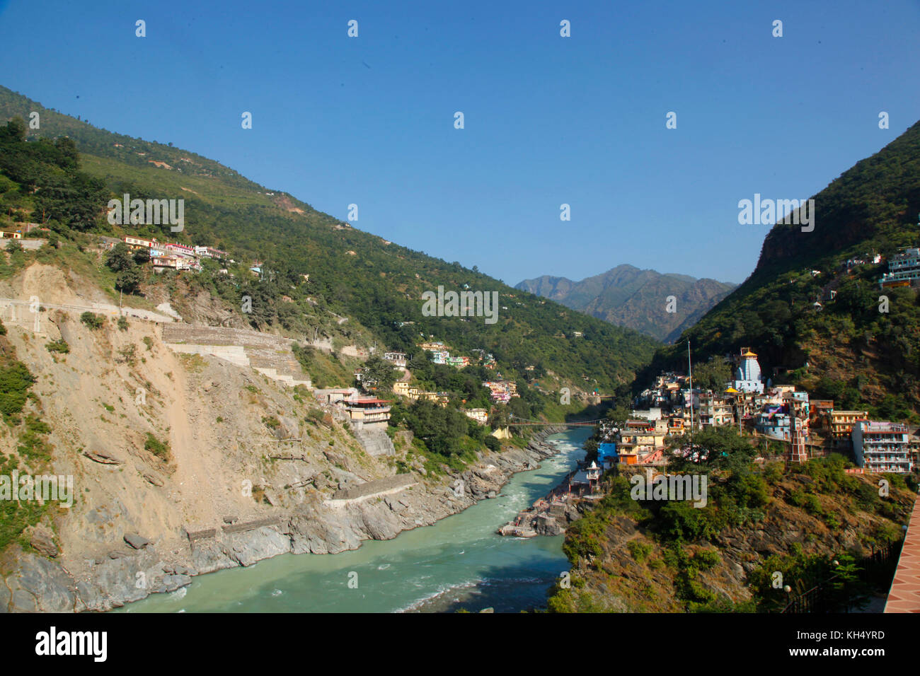 Devprayag signifie confluence de Dieu en sanskrit. Devprayag, qui fusionne deux fleuves célestes, Alakananda et Bhagirathi, (photo Copyright © Saji Maramon) Banque D'Images