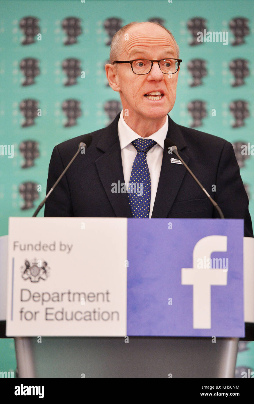 Nick Gibb, ministre des écoles, parle lors d'une séance photo contre l'intimidation au Palais Alexandra, à Londres. Banque D'Images