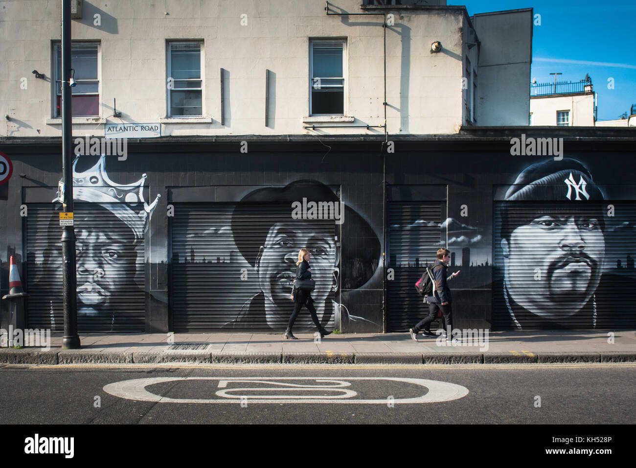 Graffiti sur Atlantic Road, Brixton, Londres, Royaume-Uni Banque D'Images Graffiti sur Atlantic Road, Brixton, Londres, Royaume-Uni Banque D'Images