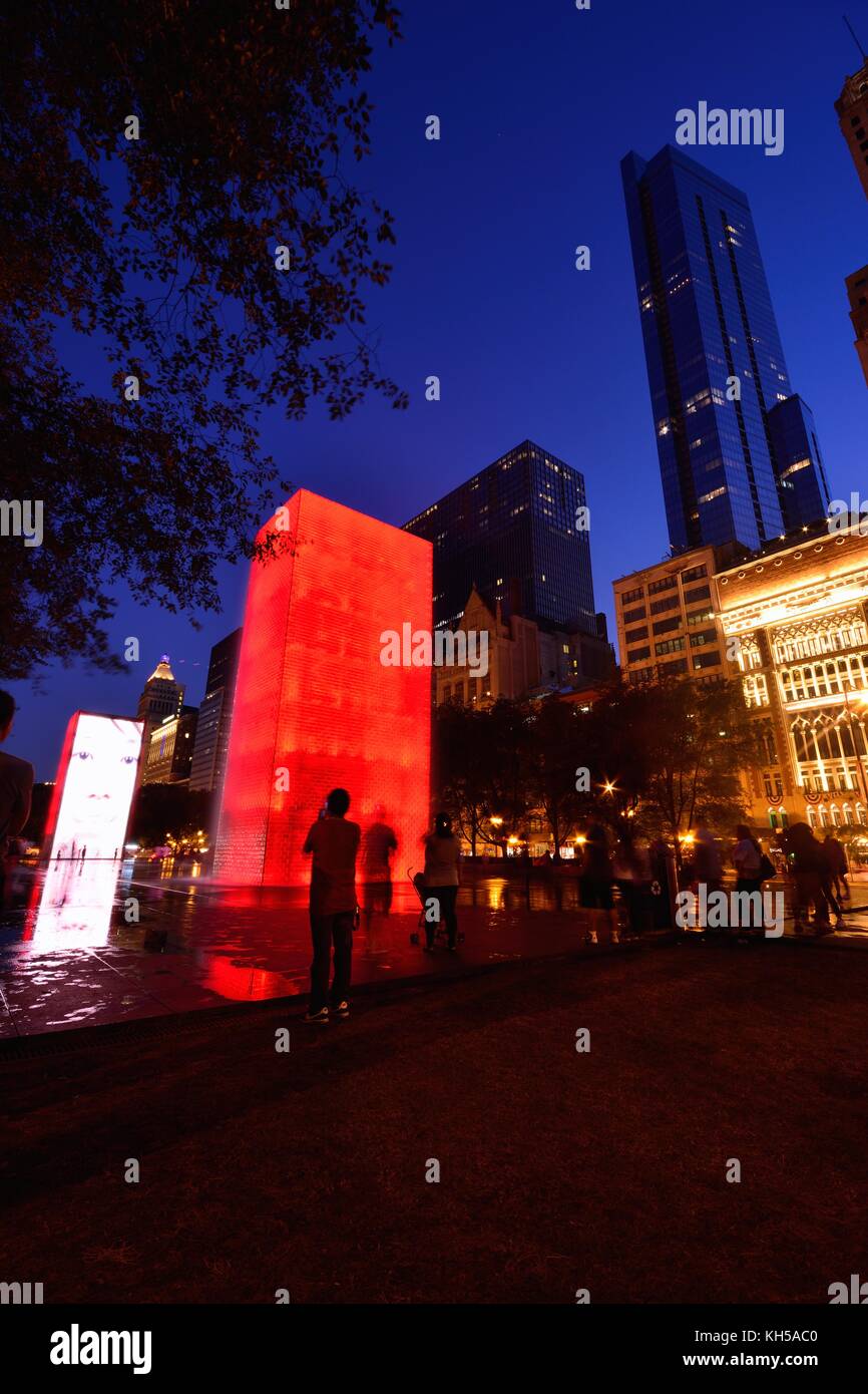 CHICAGO, USA - 15 JUILLET : vue de la fontaine de la Couronne dans Millennium Park à Chicago le 15 juillet 2017. Banque D'Images
