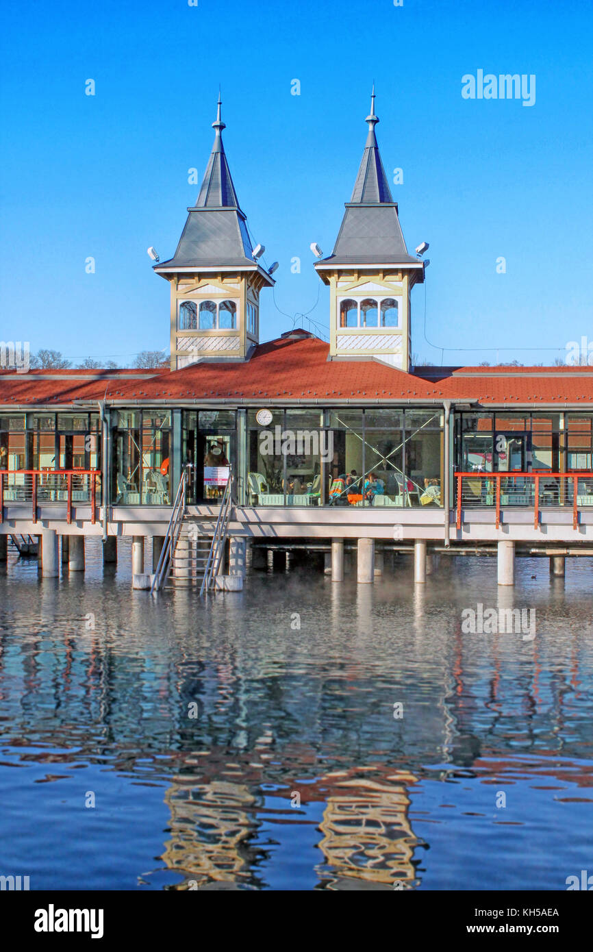 Resort balnéaire populaire. lake heviz, Hongrie. décembre 2016. Banque D'Images