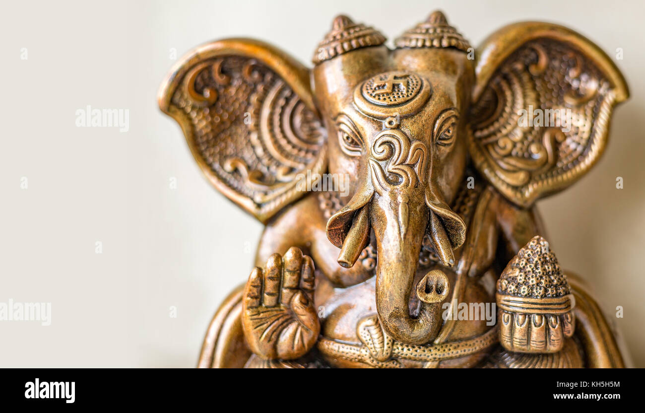 Seigneur Ganesha le dieu hindou en fond clair avec selective focus Banque D'Images
