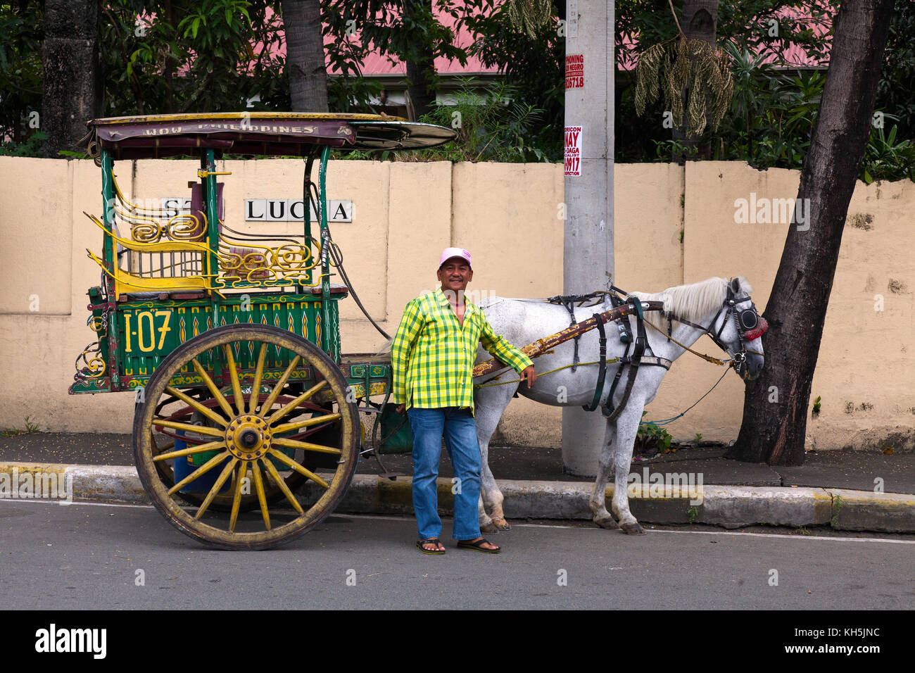 Transport de chevaux est populaire pour les touristes dans les rues du vieux Manille, Philippines Banque D'Images