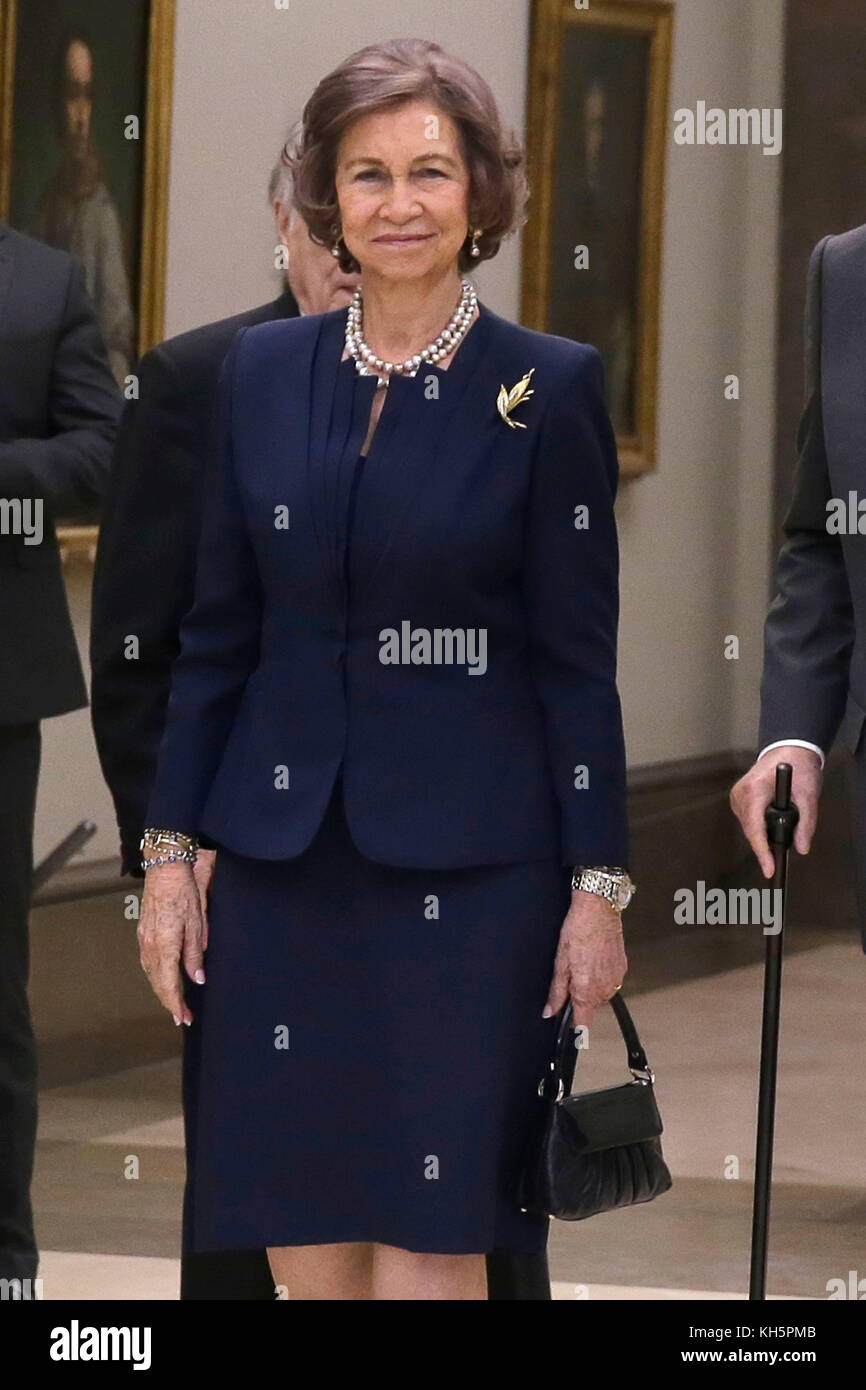 Émérite Reine Sofia de Grèce lors de la remise de la médaille d'honneur 2017 de l'Académie Royale des Beaux-Arts à Madrid le lundi 13 novembre 2017. Crédit : Gtres Información más Comuniación on line, S.L./Alamy Live News Banque D'Images