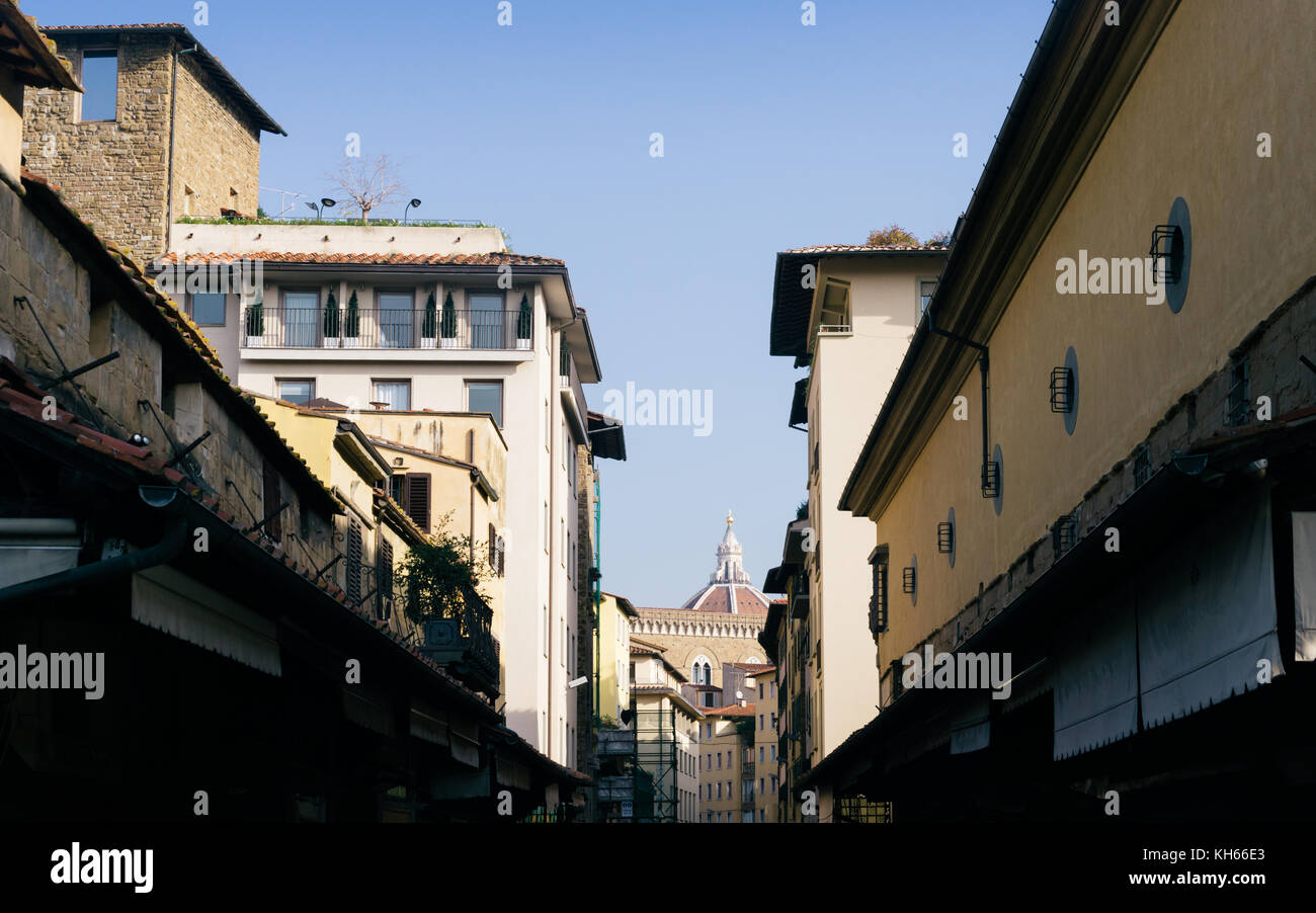 Florence Cattedrale di Santa Maria del Fiore, vu du Ponte Vecchio Banque D'Images