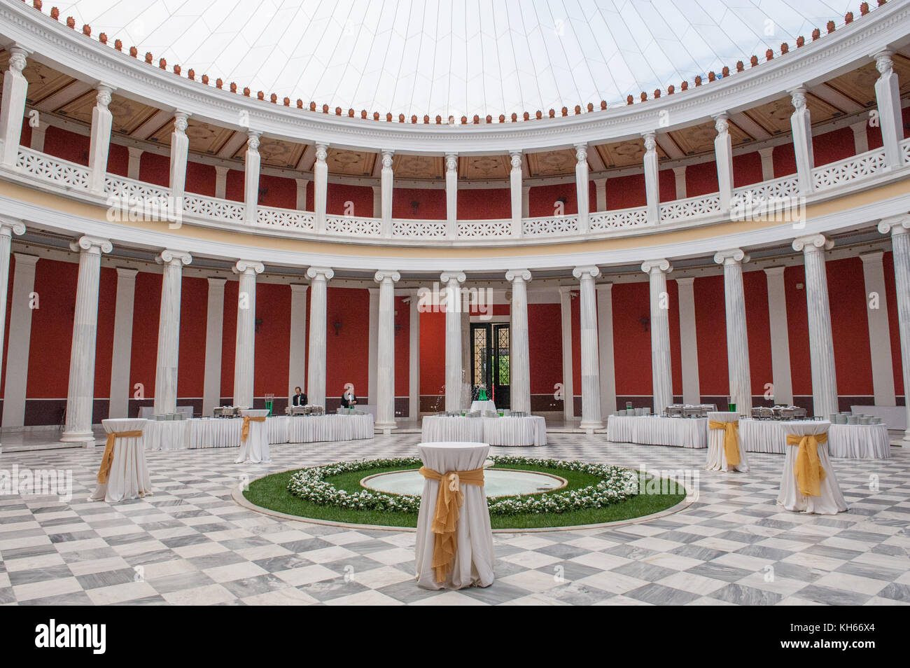L'atrium du Zappeion Hall à Athènes, Grèce. Le Zappeion a été utilisé comme salle d'escrime principale lors des premiers Jeux olympiques d'été en 1896. Banque D'Images