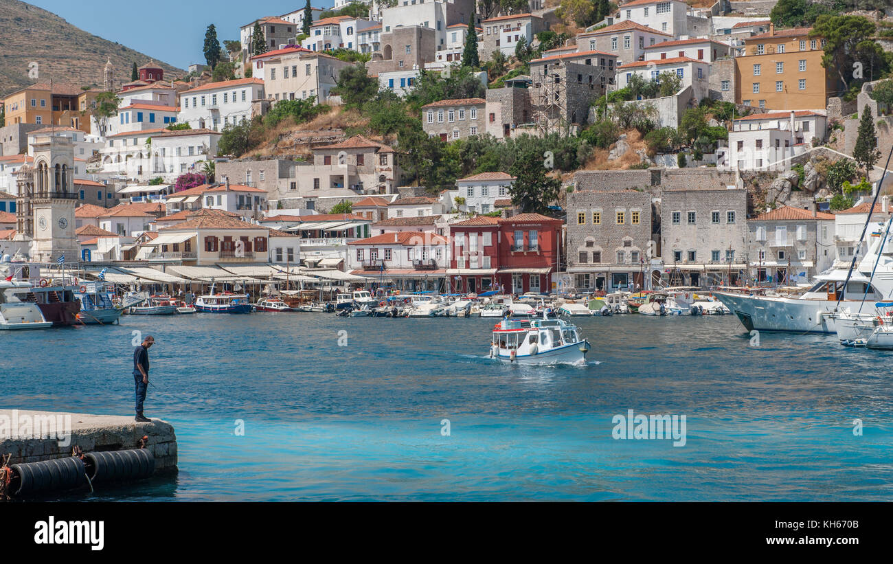 Hydra est une île grecque de la mer Égée appartenant à l'iles saroniques. hydra est une destination populaire auprès des touristes, mais aussi avec des artistes. Banque D'Images