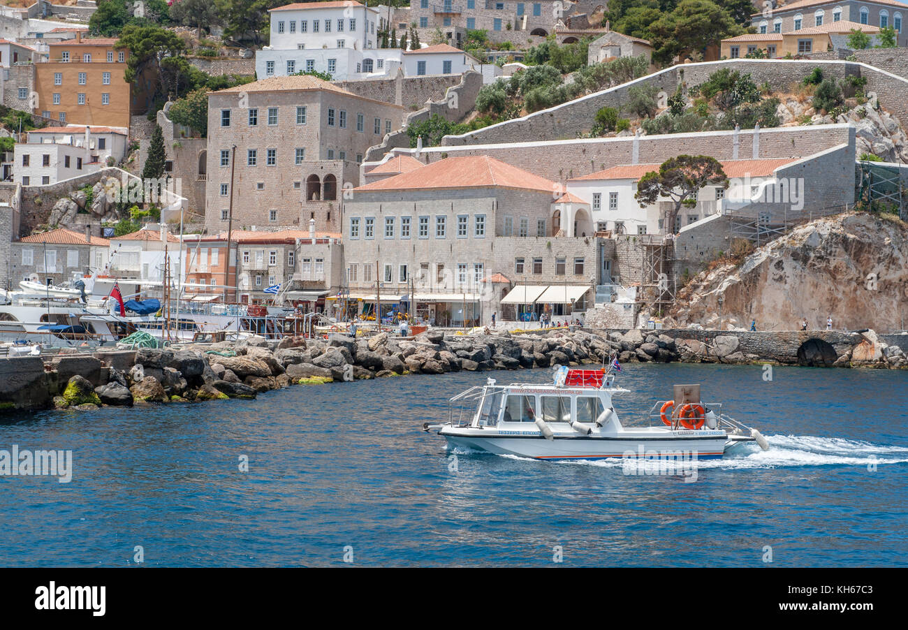 Hydra est une île grecque de la mer Égée appartenant à l'iles saroniques. hydra est une destination populaire auprès des touristes, mais aussi avec des artistes. Banque D'Images