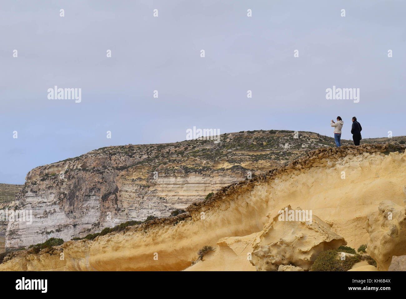 Les touristes sur la côte de Gozo Banque D'Images