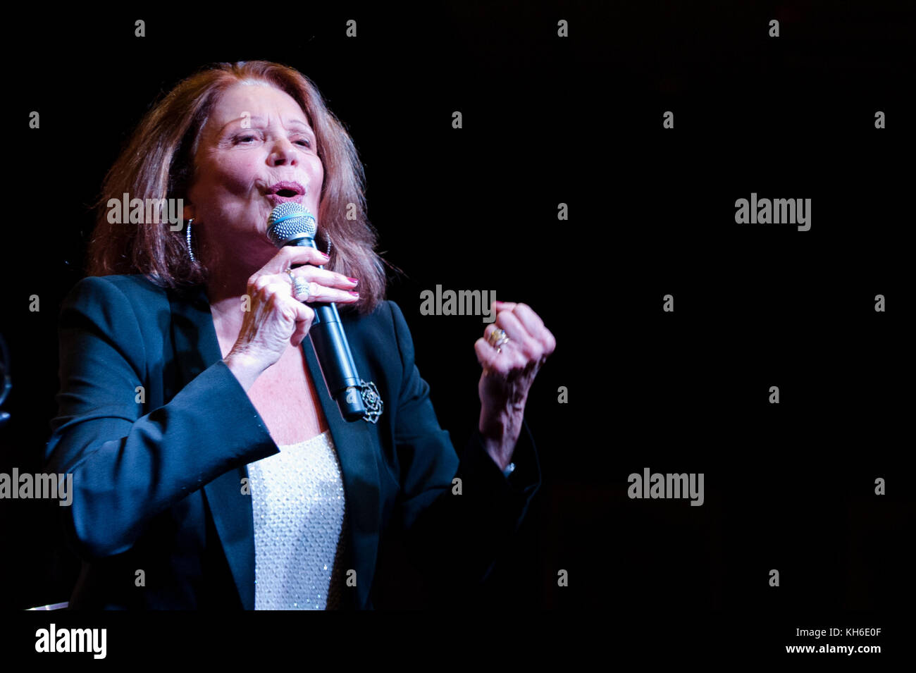 Linda Lavin fait la promotion de son nouveau cd, Posibilités, à la boutique Barnes & Noble Book Store de New York. 18 Janvier 2012. © Kristen Driscoll / Mediapunch Inc Banque D'Images