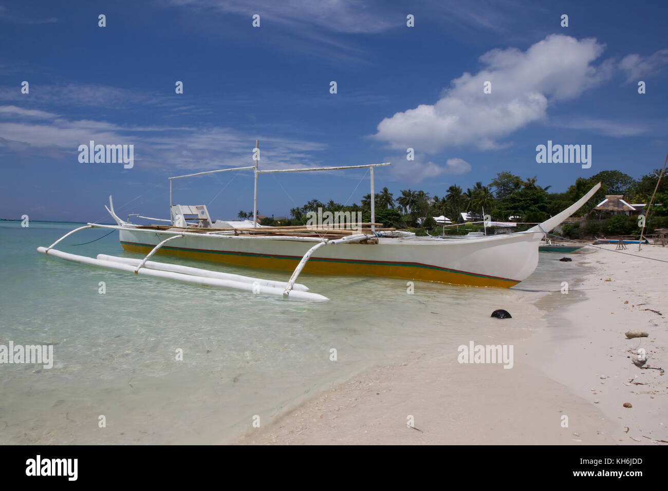 Une Banca bateau le long du littoral de la Santa Fe Bantayan Island, Cebu, Philippines, Banque D'Images