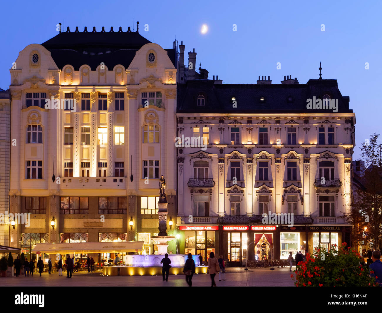 Roland Palais et Palais Palugyay sur la place principale Hlavne nam., Bratislava, Bratislava, Bratislava, Slovaquie, Europe Banque D'Images