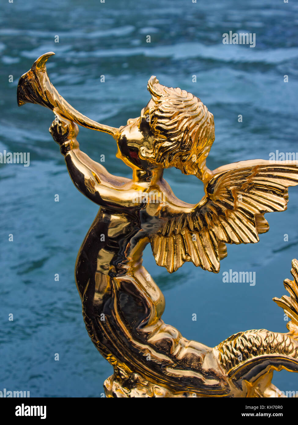 L'or figure d'un ange sur une gondole Banque D'Images