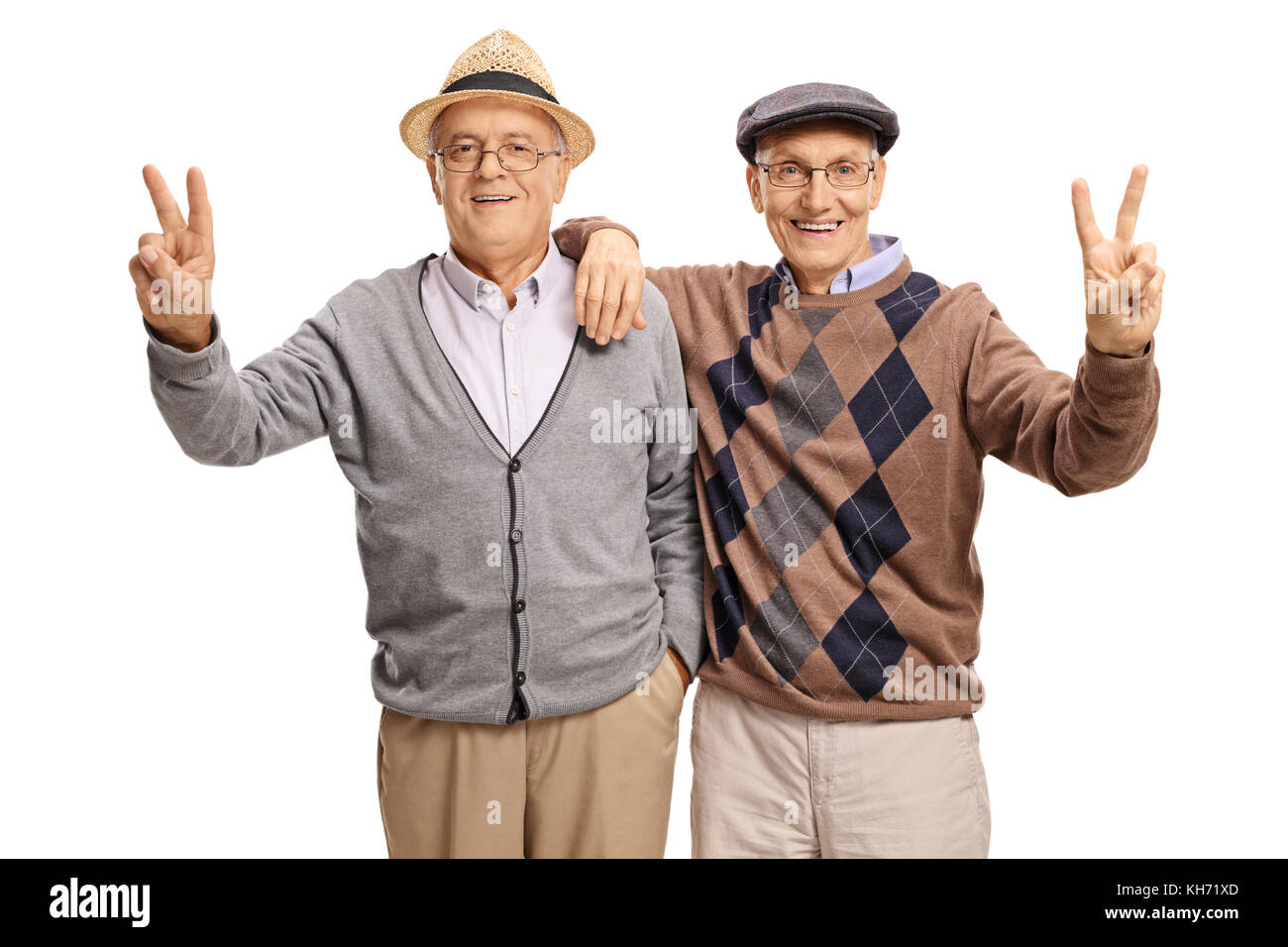 Les personnes âgées gaies faisant la paix signe isolé sur fond blanc Banque D'Images