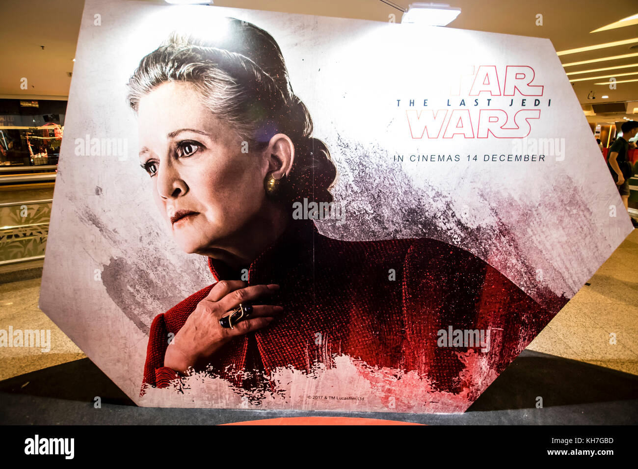 Kuala Lumpur, Malaisie. 13 novembre 2017. Star Wars la promotion du dernier film Jedi commence dans un centre commercial de Kuala Lumpur. Affiche du film Star Wars exposée. © Danny Chan/Alamy Live News. Banque D'Images