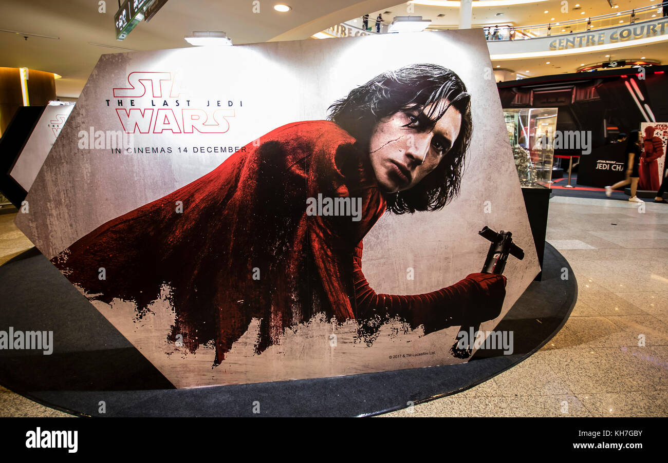 Kuala Lumpur, Malaisie. 13 novembre 2017. Star Wars la promotion du dernier film Jedi commence dans un centre commercial de Kuala Lumpur. Affiche du film Star Wars exposée. © Danny Chan/Alamy Live News. Banque D'Images