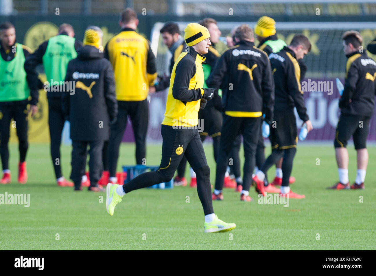 Marco reus (ne) laeuft , l'uft, laufend, lauftraining, fussball 1. Bundesliga, formation, Borussia Dortmund (ne) suis 13.11.2017 à Dortmund, Allemagne. Dans le monde d'utilisation | Banque D'Images