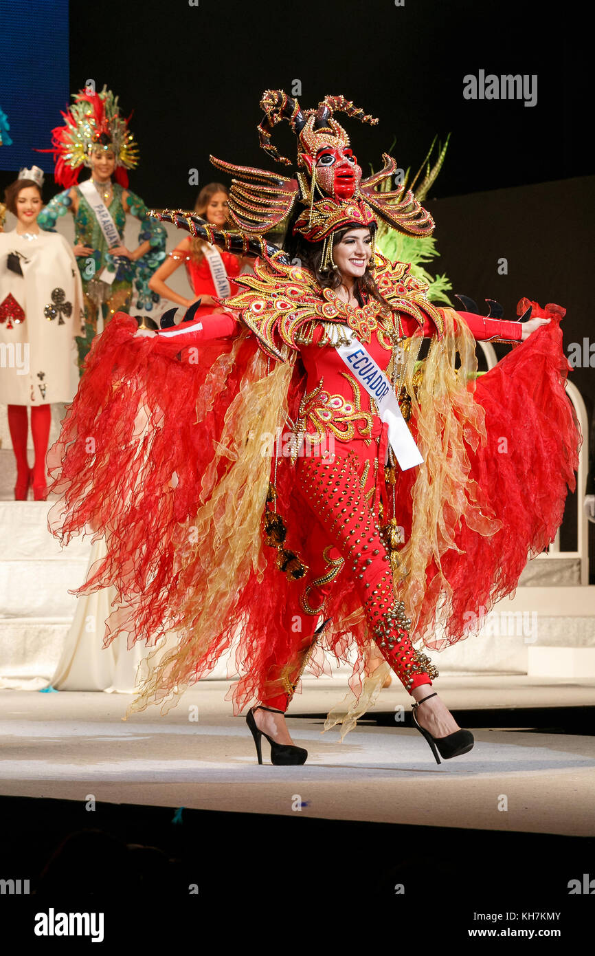 Tokyo, Japon. 14 novembre 2017. Miss Équateur Jocelyn Mieles marche sur la piste lors de ''la 57e Miss International Beauty Pageant 2017'' qui s'est tenue à l'hôtel de ville du Tokyo Dome le 14 novembre 2017, Tokyo, Japon. Cette année, 69 concurrents de différents pays et régions se sont réunis au Japon pour concourir pour le titre. Crédit : Rodrigo Reyes Marin/AFLO/Alamy Live News Banque D'Images