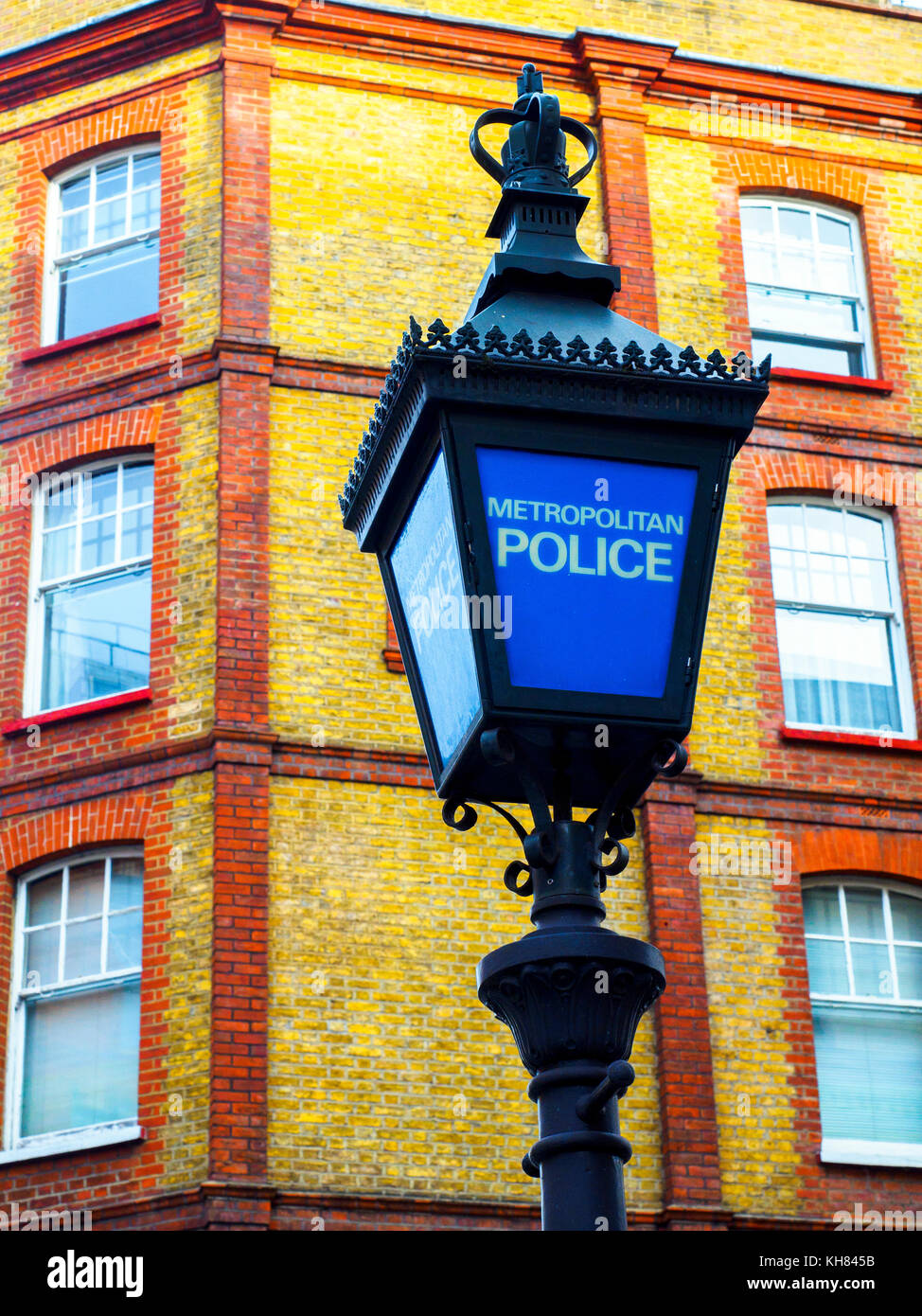 Panneau de police et lampe - Londres, Angleterre Banque D'Images