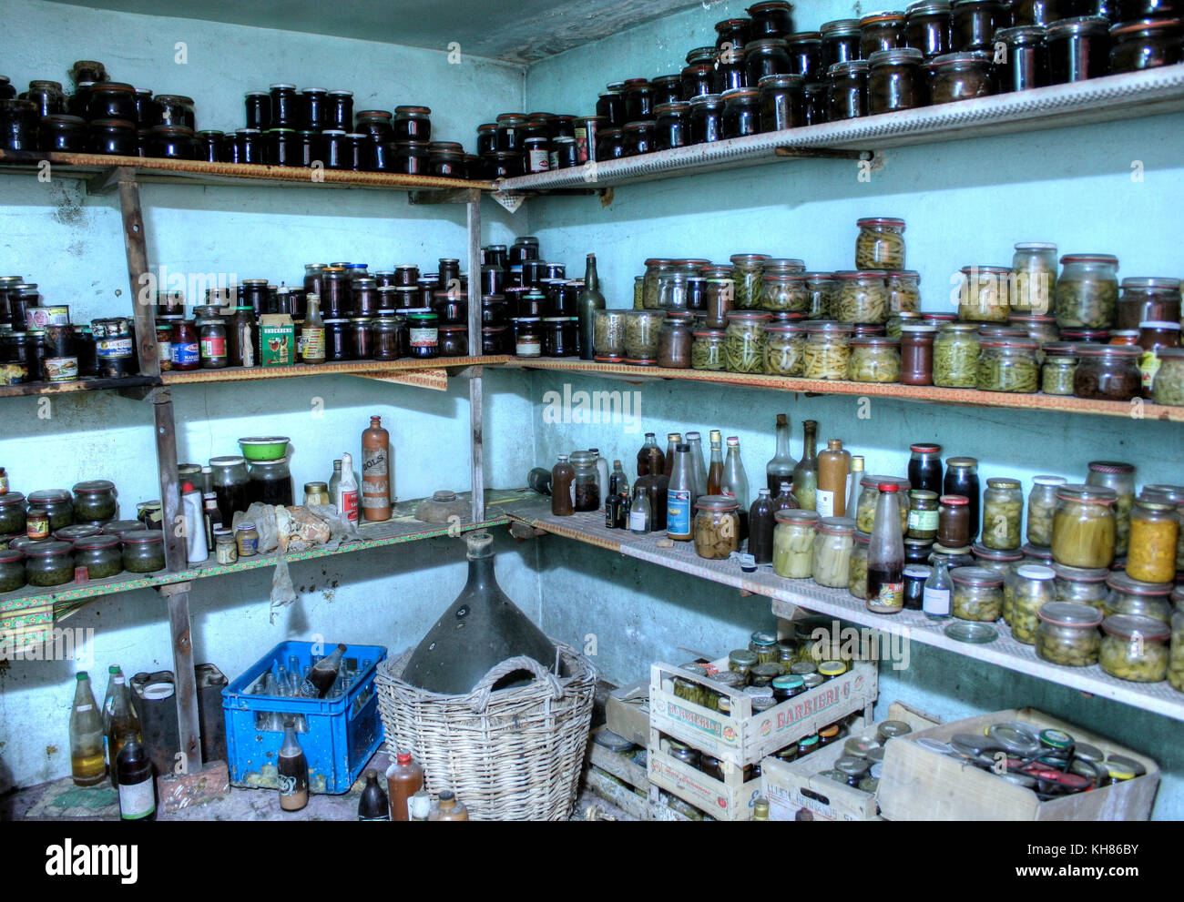 Belgique : images obsédantes ont révélé une importante collection de trophées dans une maison abandonnée qui semble comme s'il a été figé dans le temps. La seri Banque D'Images