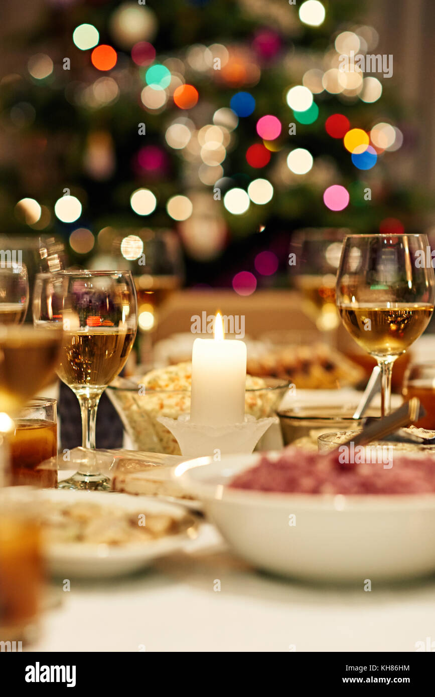 Close up of Christmas dinner table de fête Banque D'Images