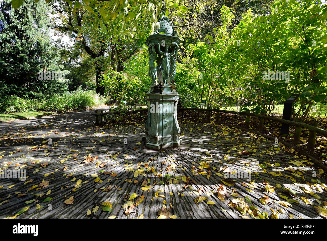 L'Europe, la france, vue d'ensemble de la fontaine Wallace et les caryatides jardin des plantes de nantes Banque D'Images