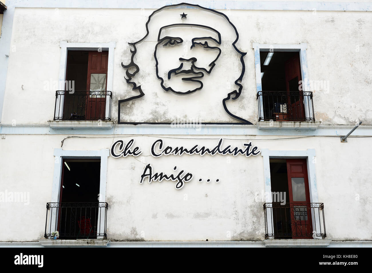 CAMAGUEY, CUBA - 15 NOVEMBRE 2016 : Wall mural d'Ernesto Che Guevara dans la ville de Camaguey, Cuba. Banque D'Images