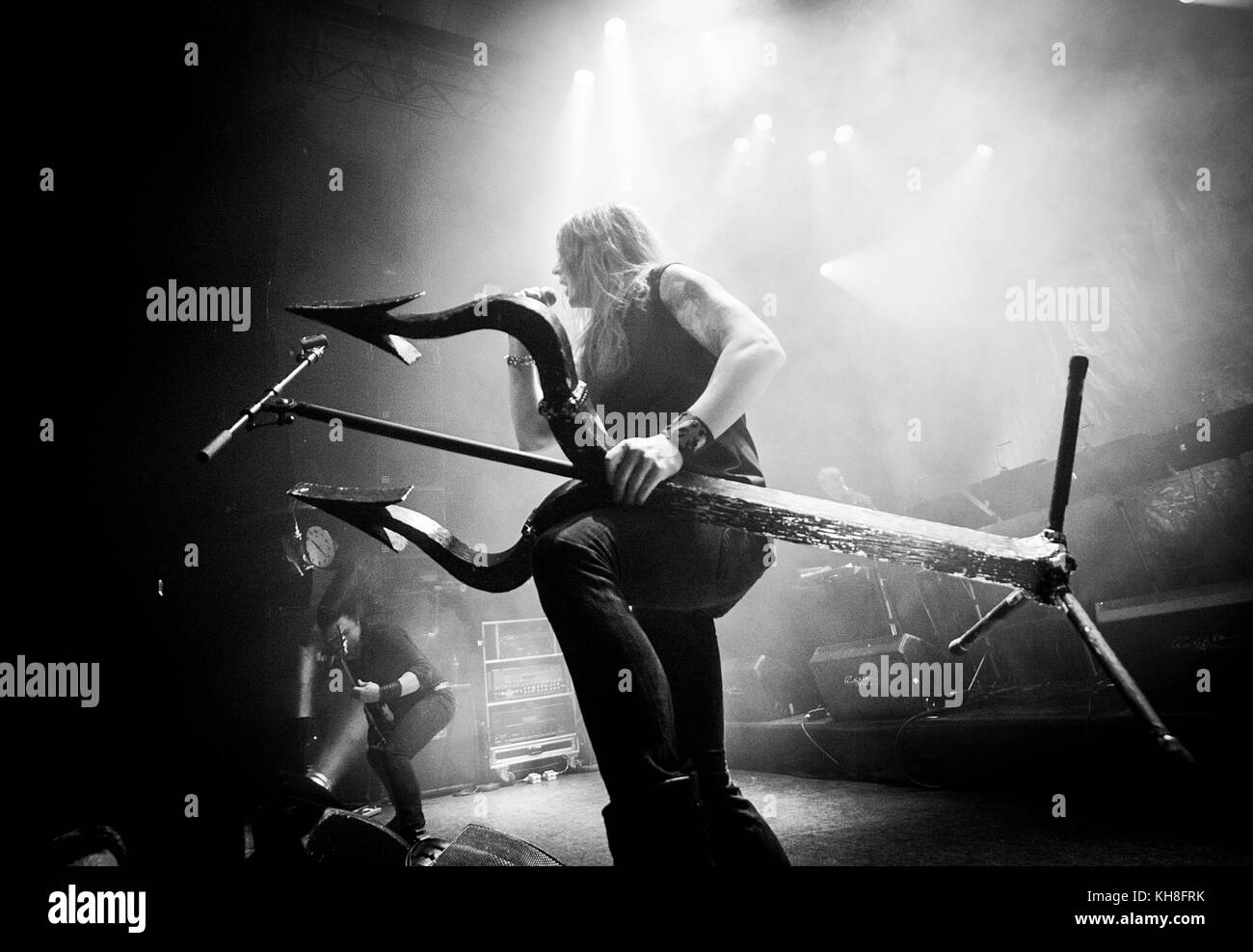 Le groupe de black metal norvégien Satyricon effectue un concert live de la Rockefeller à Oslo. Le chanteur est vu ici satyre sur scène. La Norvège, 21/03 2014. Banque D'Images