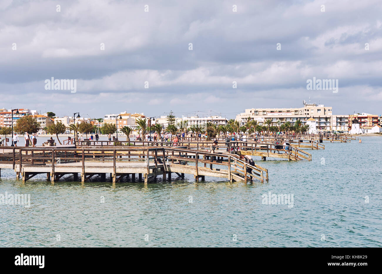San Pedro del Pinatar, Espagne - 23 novembre 2017 : San Pedro del Pinatar, coeur touristique de la Costa Calida. Cette petite ville balnéaire est célèbre pour Banque D'Images