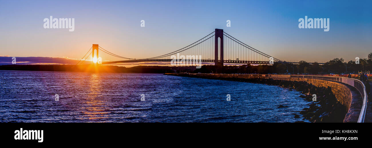 Soleil panoramique au pont de new york Banque D'Images