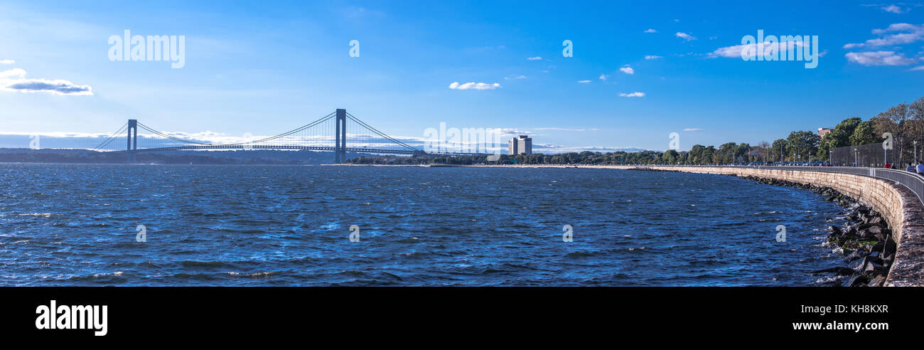 Soleil panoramique au pont de new york Banque D'Images