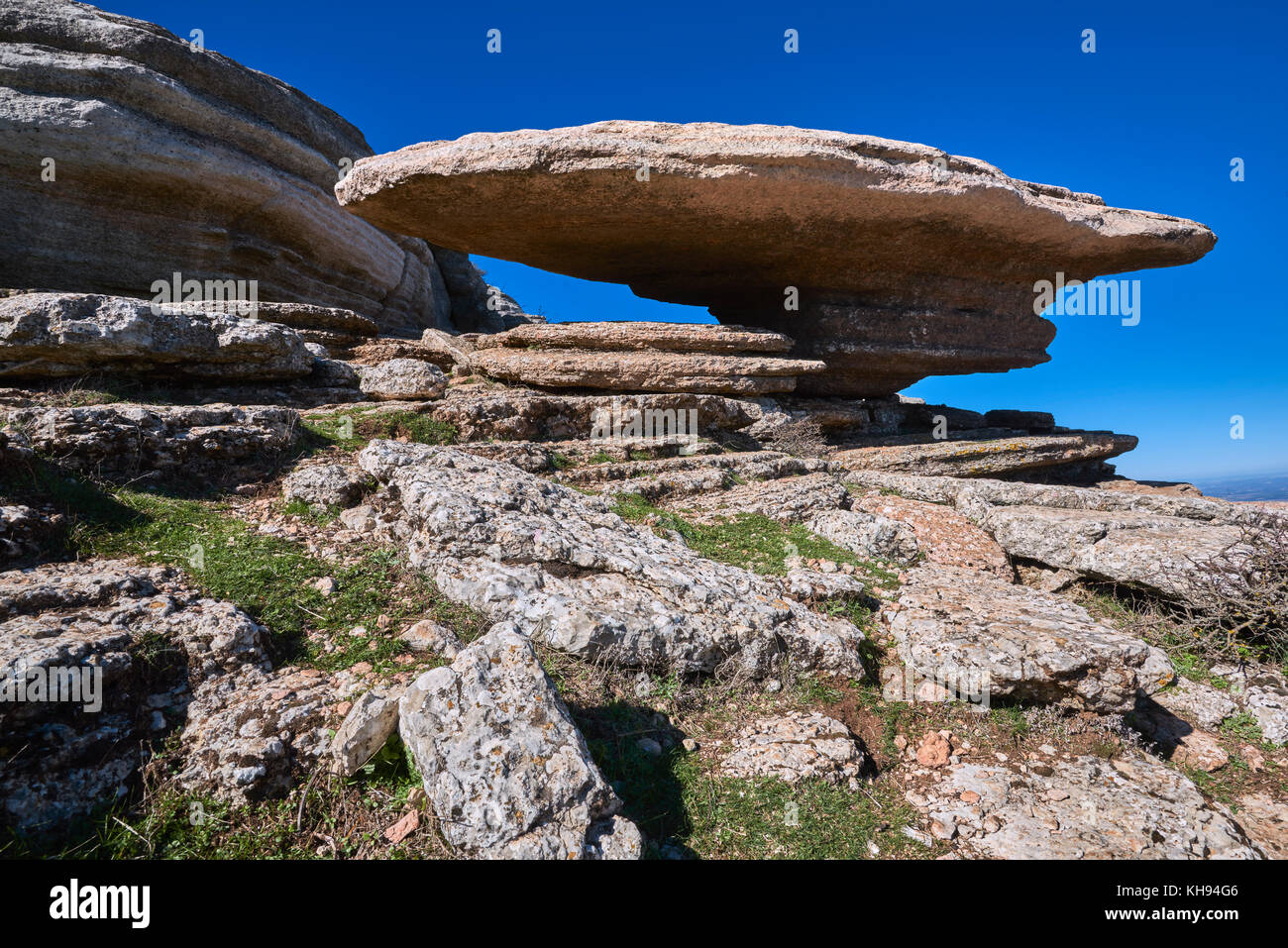 Torcal de Antequera, el Sombrerico, travaillant sur l'érosion des calcaires du Jurassique, la province de Malaga, UNESCO World Heritage site, Andalousie, espagne. Banque D'Images