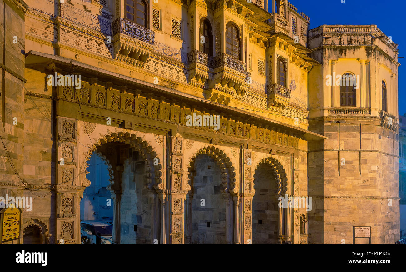 Détail de gangaur ghat par nuit, Udaipur, Rajasthan, Inde Banque D'Images