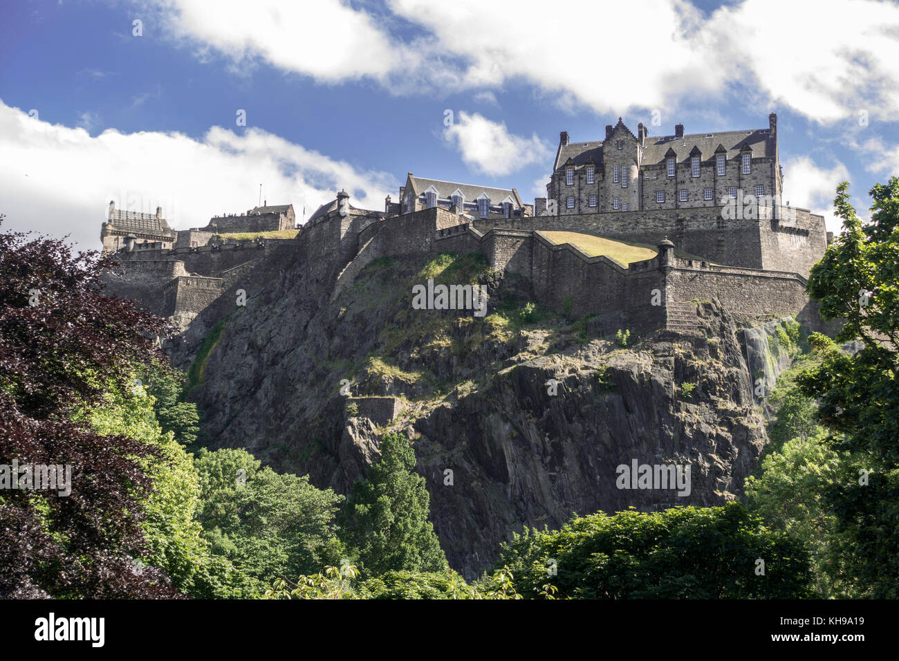 Le Château d'édimbourg une forteresse sur Castle Rock célèbre pour l'Edinburgh Tattoo Show, vu de West Princes Street Edinburgh Scotland Banque D'Images