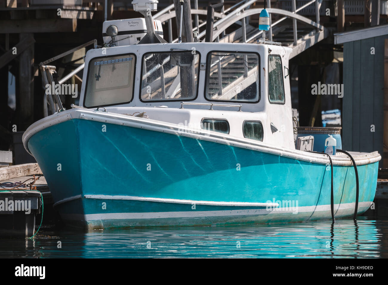 Langoustier amarré au début de l'automne dans le sud de Bristol, Maine, United States Banque D'Images