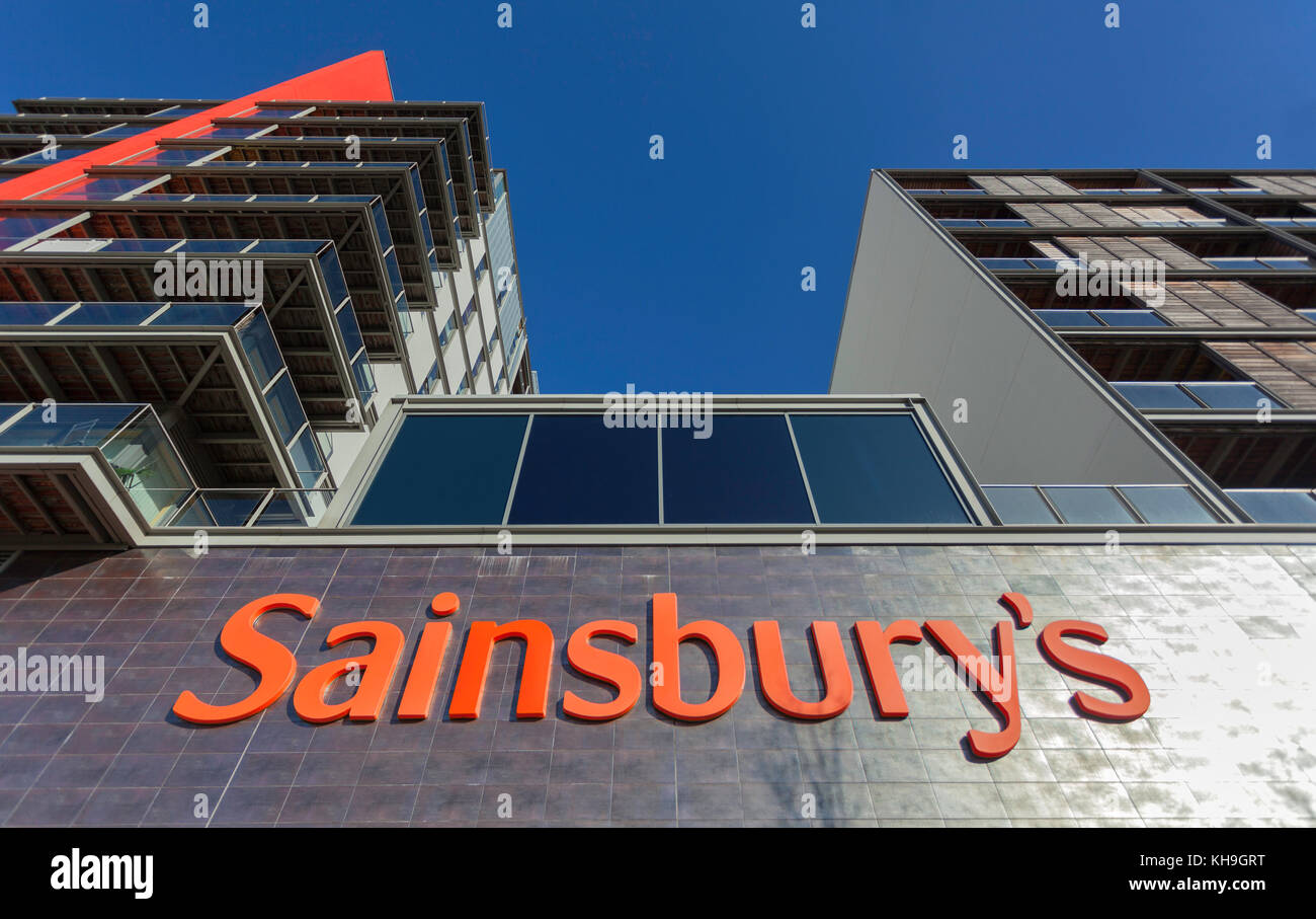 L'extérieur du bâtiment logo sainsburys à Milton Keynes Banque D'Images