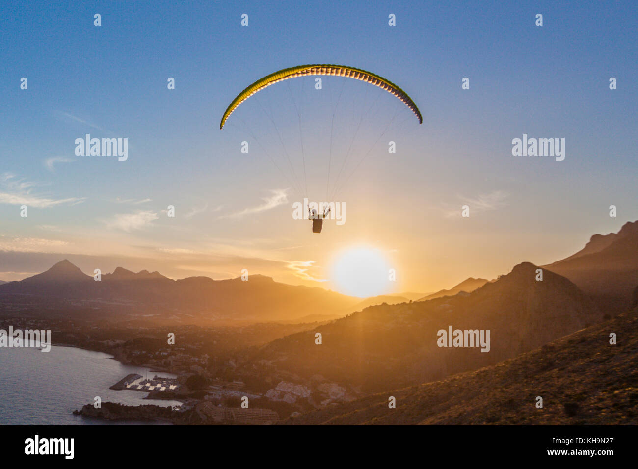 Parapente à Morro de Toix près de Calpe, Alicante, Costa Blanca, Espagne Banque D'Images