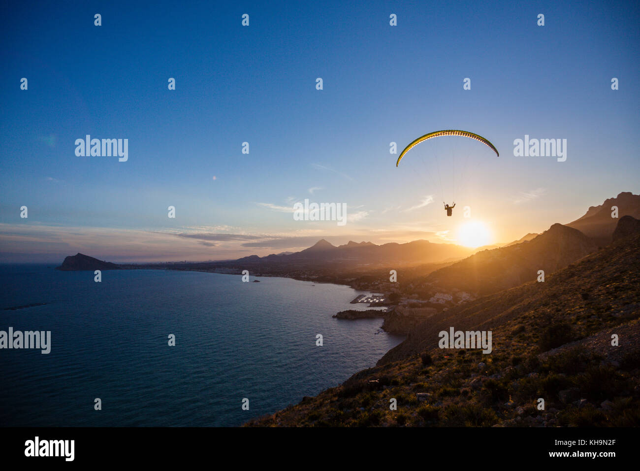 Parapente à Morro de Toix près de Calpe, Alicante, Costa Blanca, Espagne Banque D'Images