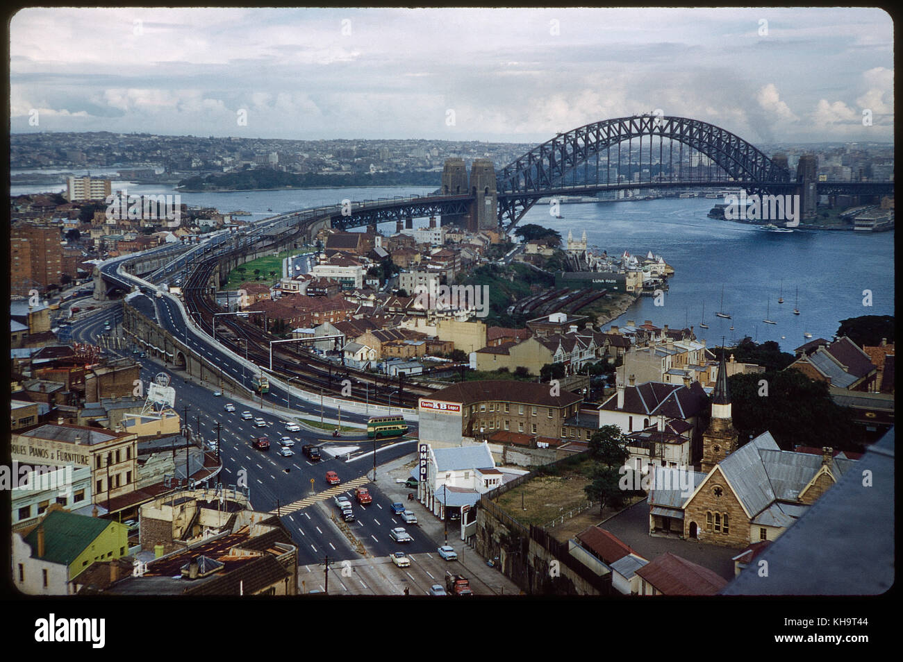 Le Harbour Bridge et la ville, Sydney, Australie, 1960 Banque D'Images
