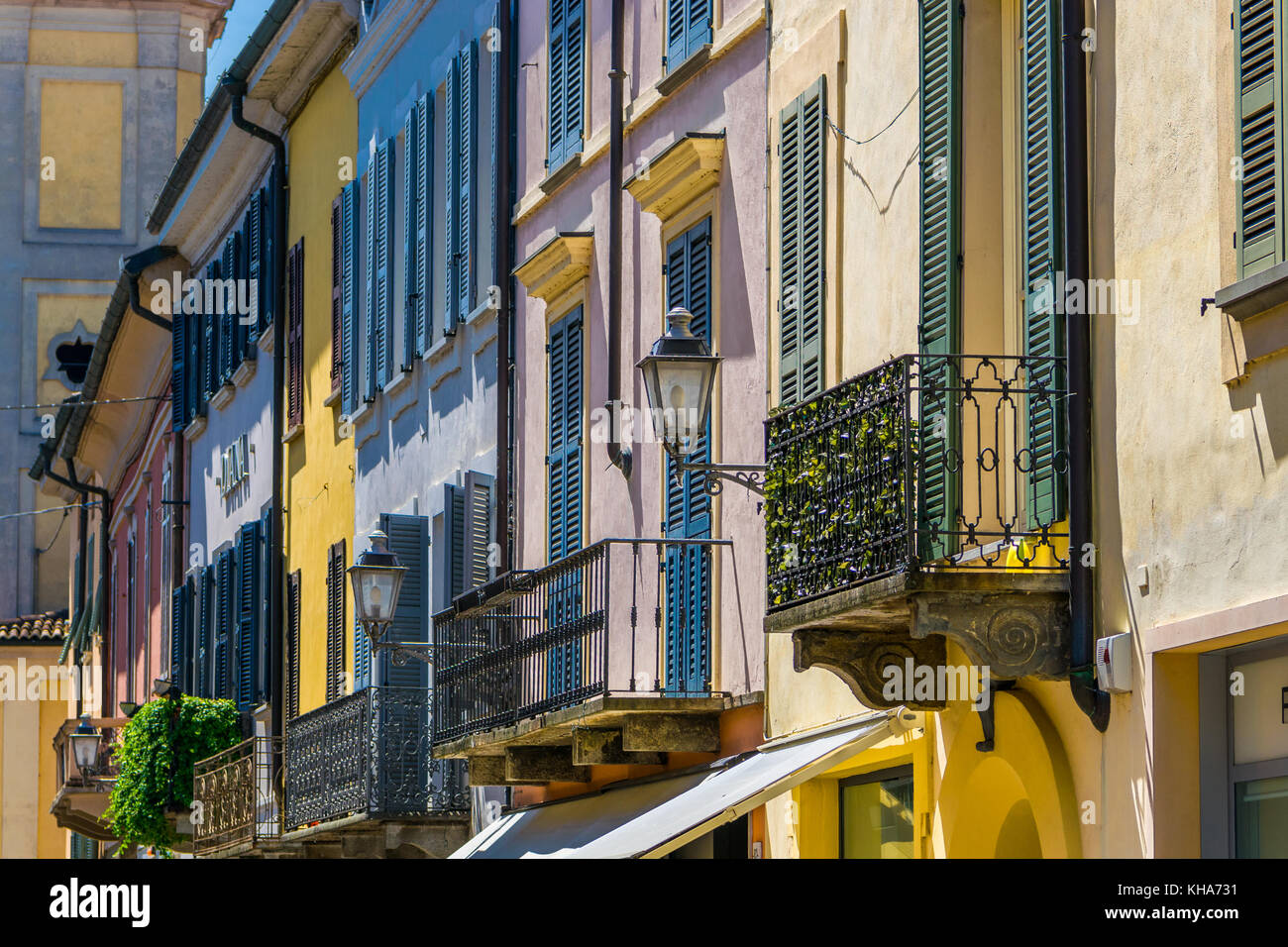 Balcons colorés de Pologne Italie Banque D'Images