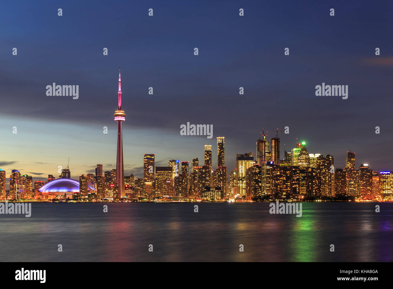 Skyline at night, le lac Ontario, de la tour CN, Toronto, Ontario, canada Banque D'Images
