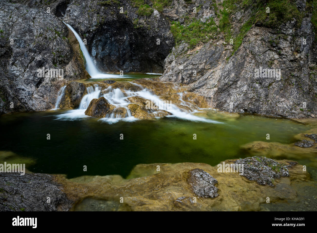 Bergbach avec petite cascade, chutes de stuiben, reutte, Tyrol, Autriche Banque D'Images