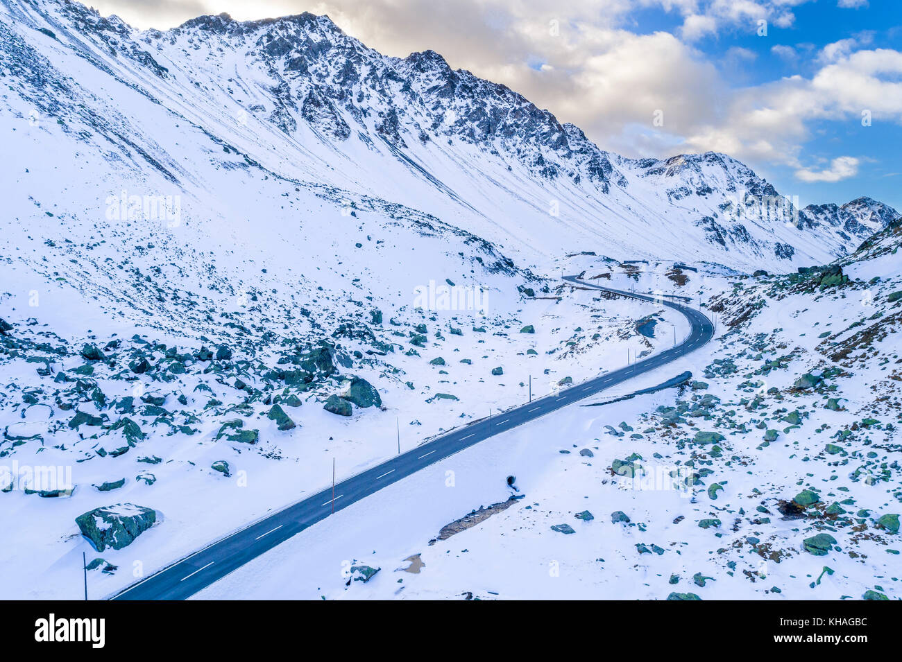 Passer la route, passer Flüela en hiver, vue aérienne, canton des Grisons, Suisse Banque D'Images