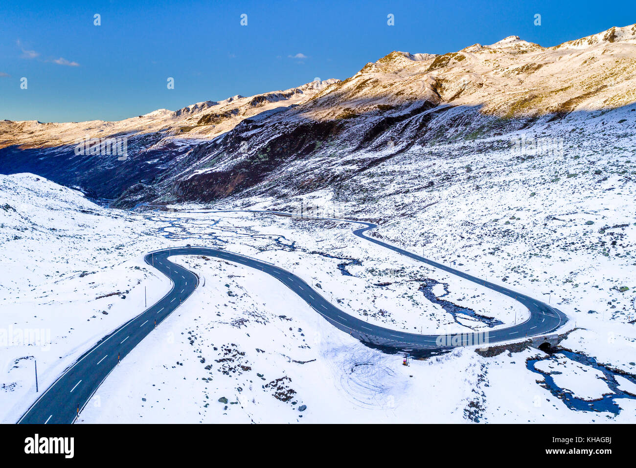 Passer la route, passer Flüela en hiver, vue aérienne, canton des Grisons, Suisse Banque D'Images