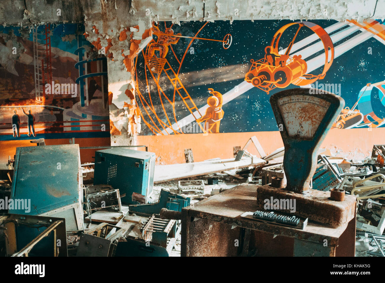 L'art de mur se trouve à l'intérieur de la station radar secret à Tchernobyl, Ukraine Banque D'Images