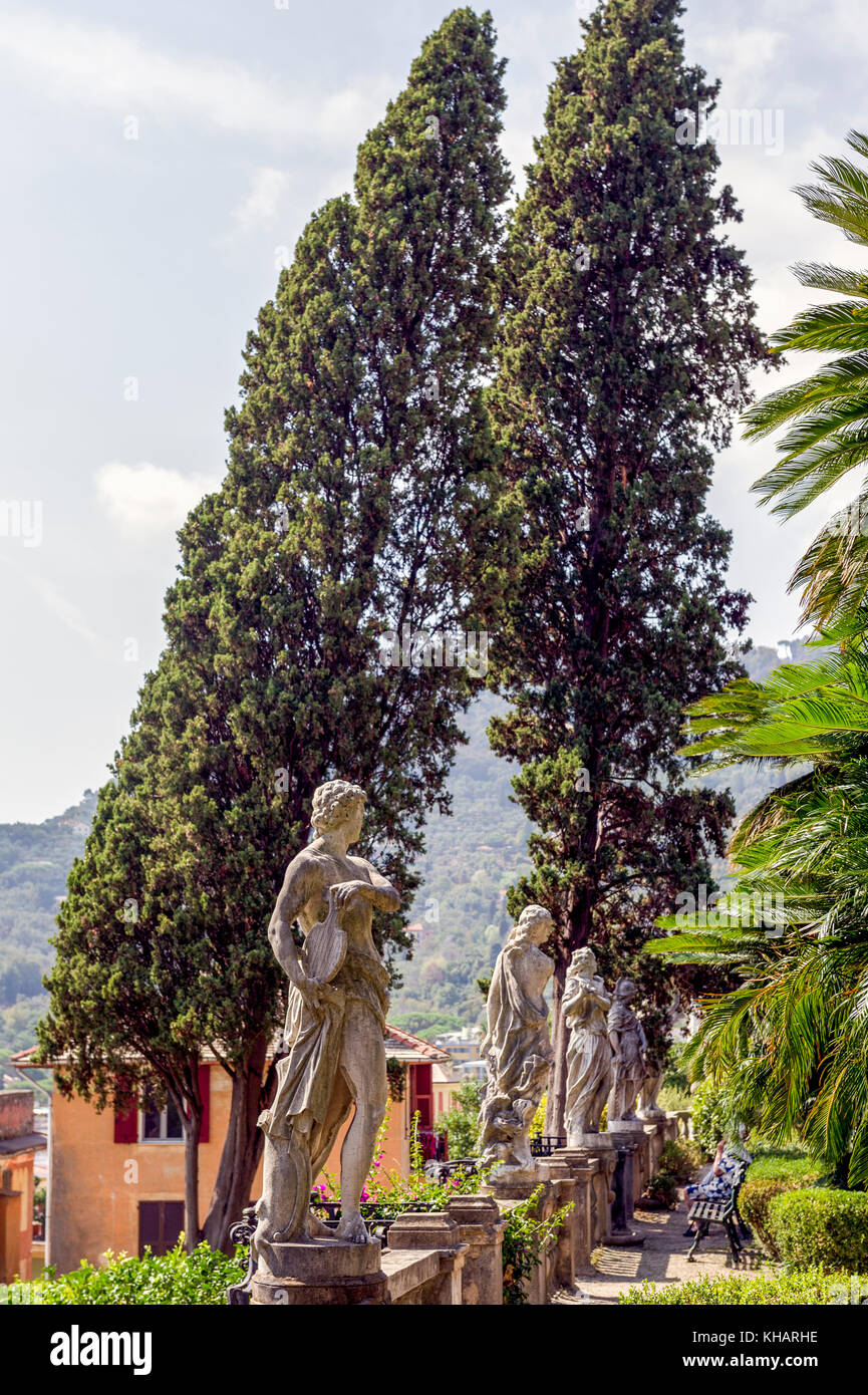 Europe. Italie. Ligurie. Golfe du Tigullio, Riviera italienne. Santa Margherita. La Villa Durazzo. Sculpture dans le jardin Banque D'Images