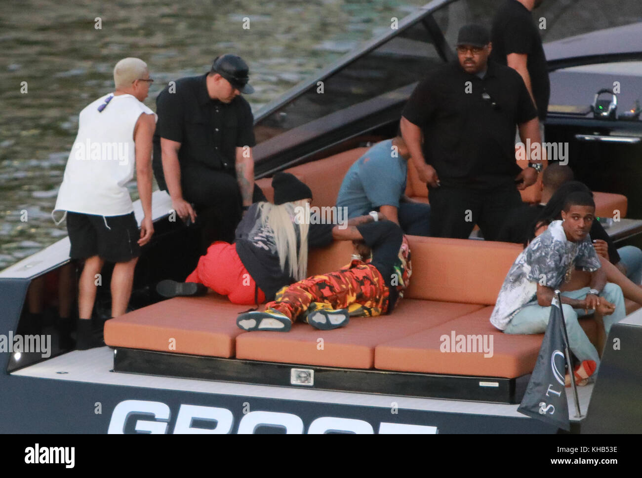 Garde Du Corps Kylie Jenner MIAMI, FL - MAI 07: Kylie Jenner revient à être une blonde (comme elle  était avec X-Boyfriend Tyga) vu ici sont les premières images d'une très  'BLONDE' Kylie Jenner et son nouveau
