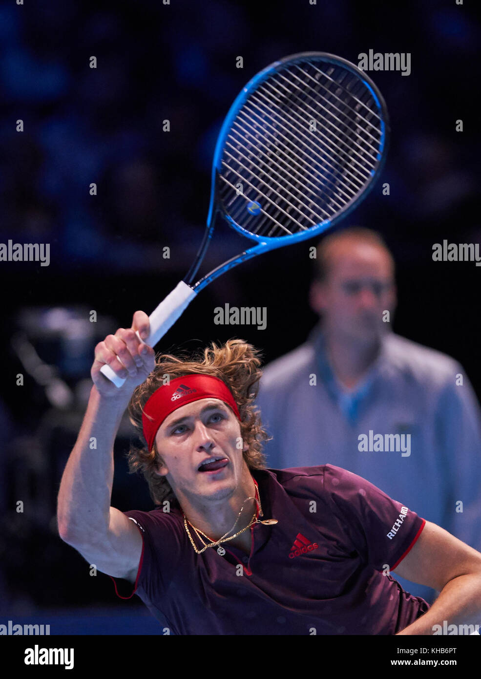 Tennis ATP, Londres, le 14 novembre 2017 Alexander (sascha) zverev, ger en  coup droit d'action, Roger Federer (sui battu alexander sascha) zverev, ger  7-6, 5-7, 6-1 à la finale hommes tennis atp